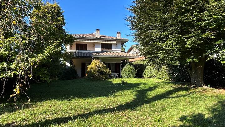 VILLA SINGOLA MA ANCHE BIFAMIGLIARE CON BOX 45 MQ 